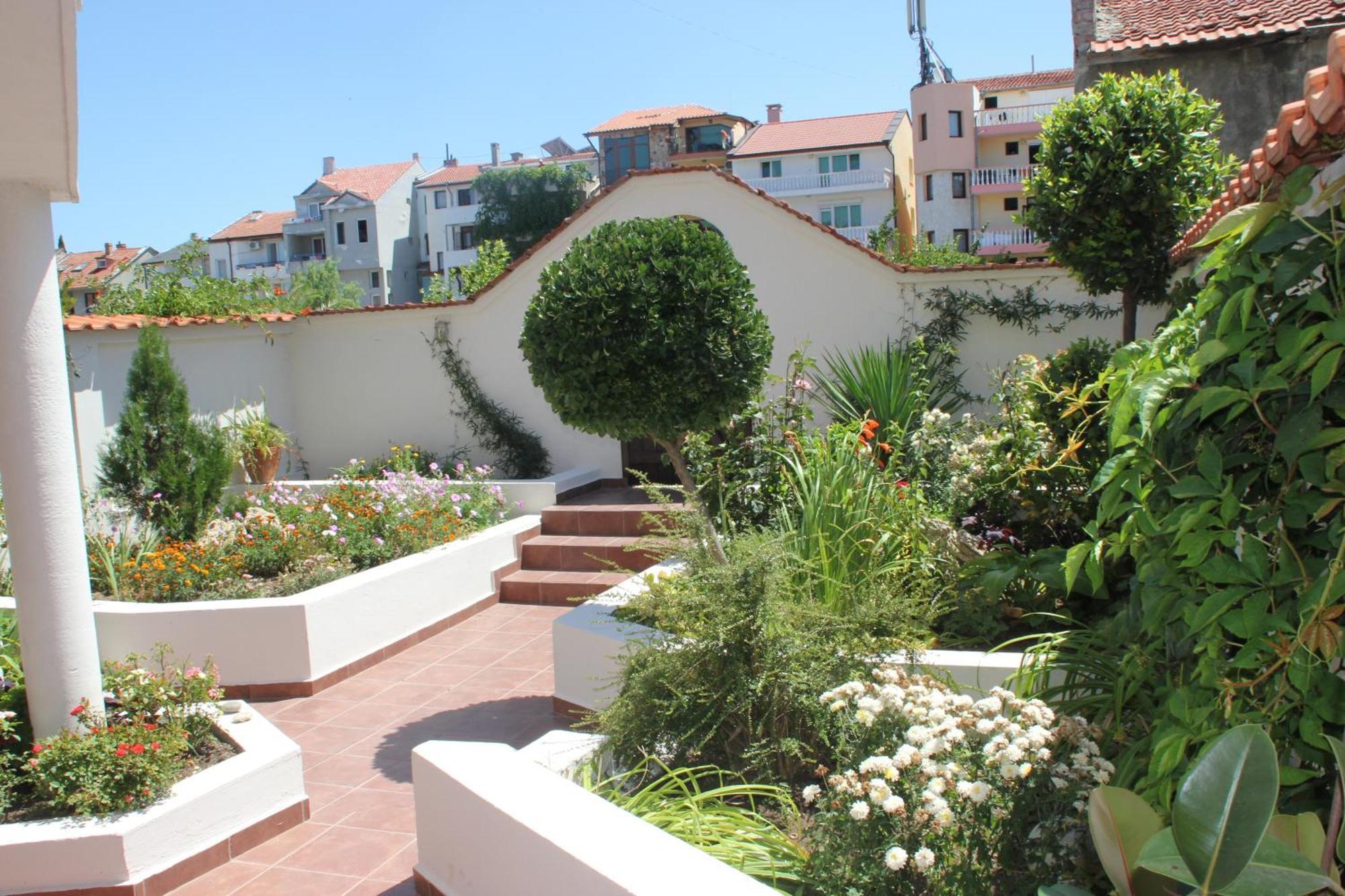 Yankov'S House Hotel โซโซโปล ภายนอก รูปภาพ