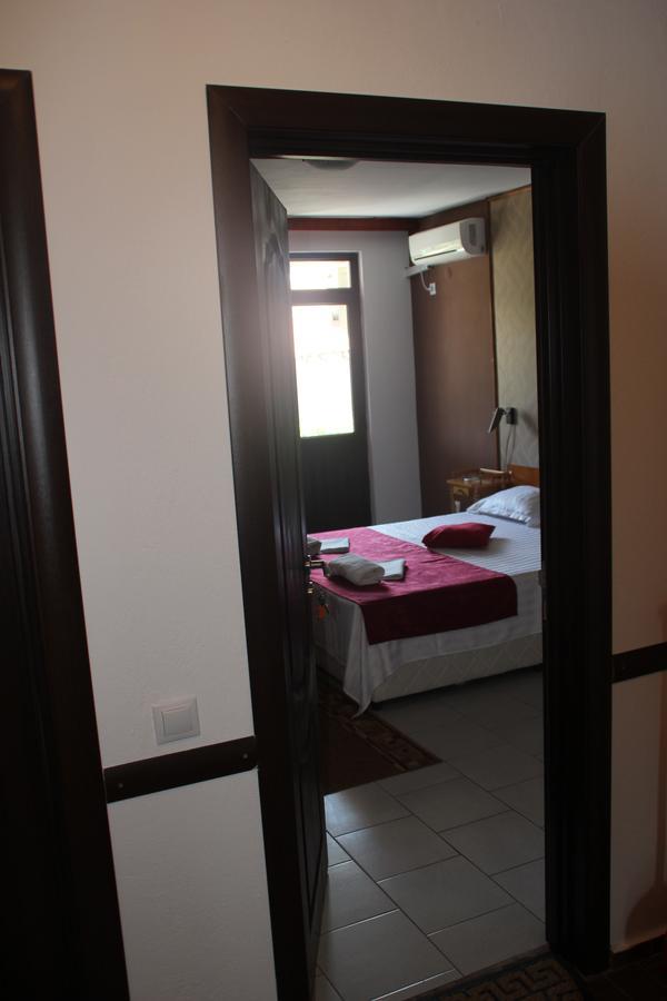 Yankov'S House Hotel โซโซโปล ภายนอก รูปภาพ