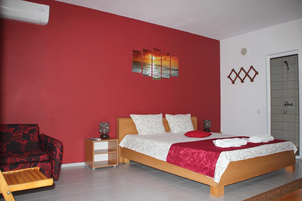 Yankov'S House Hotel โซโซโปล ภายนอก รูปภาพ