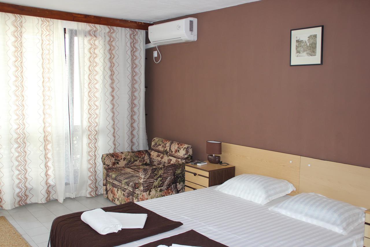 Yankov'S House Hotel โซโซโปล ภายนอก รูปภาพ