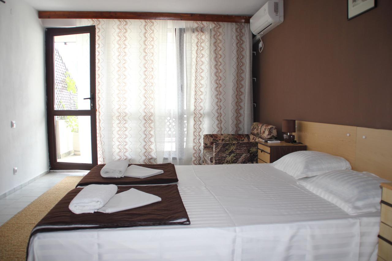 Yankov'S House Hotel โซโซโปล ภายนอก รูปภาพ
