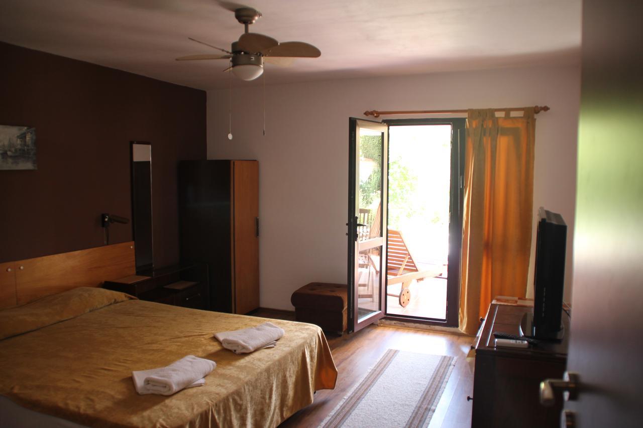 Yankov'S House Hotel โซโซโปล ภายนอก รูปภาพ