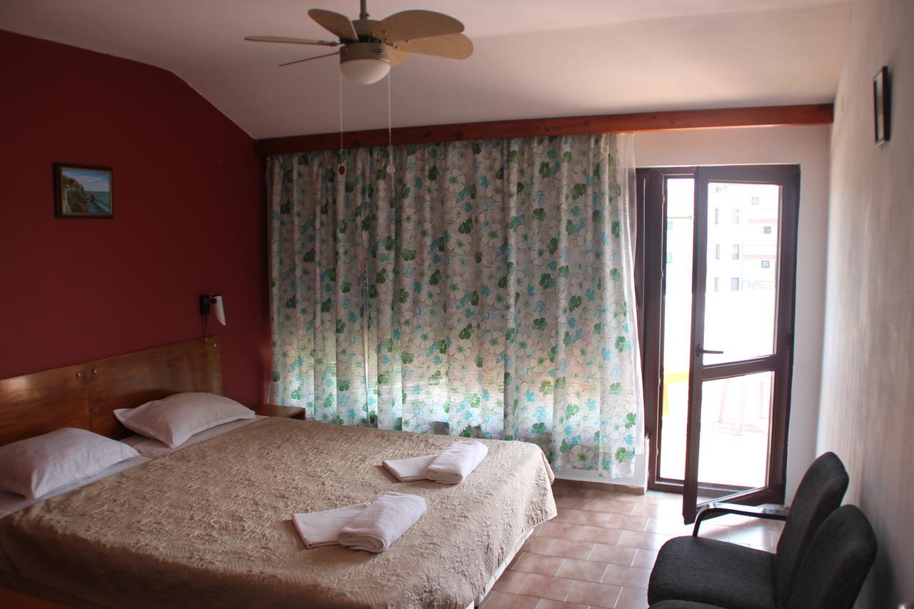 Yankov'S House Hotel โซโซโปล ภายนอก รูปภาพ