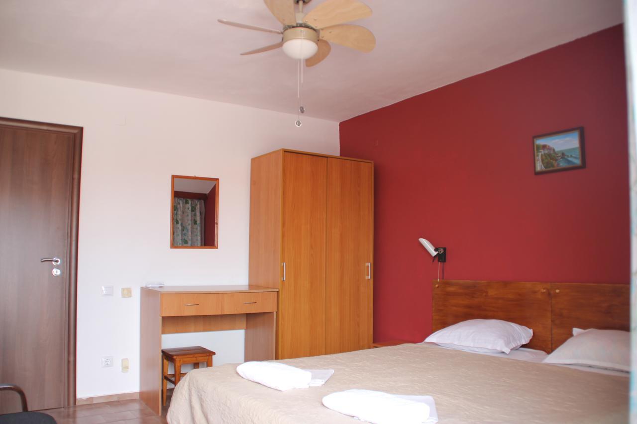 Yankov'S House Hotel โซโซโปล ภายนอก รูปภาพ